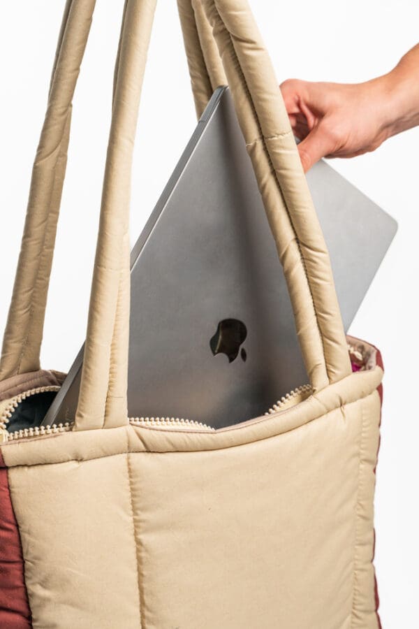 Sheltersuit - Tote of Hope - Oksana