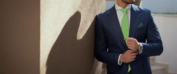 Krawatte für Herren aus 100% Seide - handgefertigt in Italien - 150 x 7 cm - hellgruen