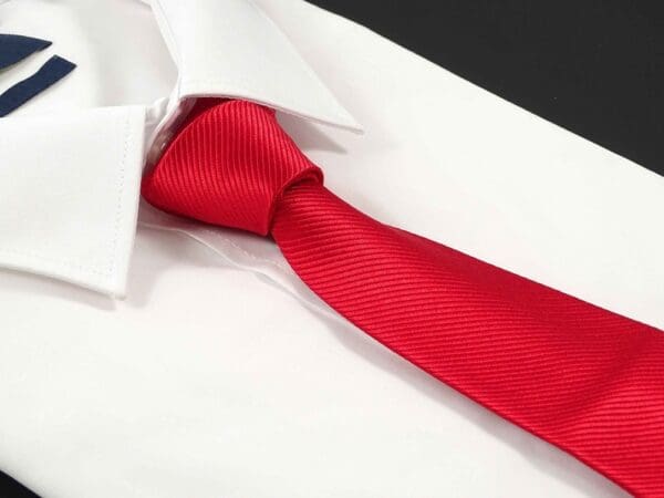 Krawatte für Herren aus 100% Seide - handgefertigt in Italien - 150 x 7 cm - rot