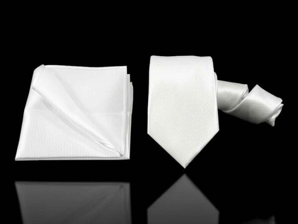 Krawatten Set für Herren aus Mikrofaser - Krawatte Einstecktuch Set Elegant und Schmal - Handgefertigt in Italien - 150 x 7 cm - weiss