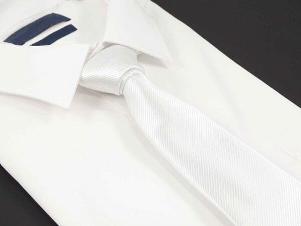 Krawatten Set für Herren aus Mikrofaser - Krawatte Einstecktuch Set Elegant und Schmal - Handgefertigt in Italien - 150 x 7 cm - weiss