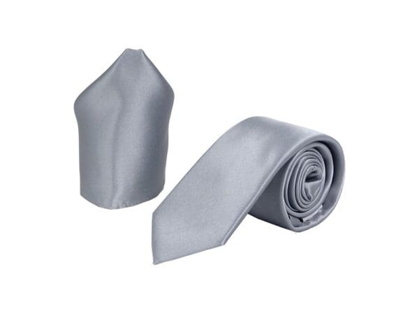 Krawattenset für Herren - Krawatte und Einstecktuch aus Satin Mikrofaser - Hangefertigt in Italien - 150 x 7 cm - hellgrau