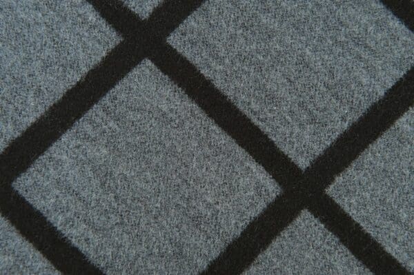Winterschal unisex aus 100% gebrushter Seide, Seidenschal für Damen und Herren - Schal für Herbst und Winter - Größe 30 x 180 cm - Schwarz Grau Karo