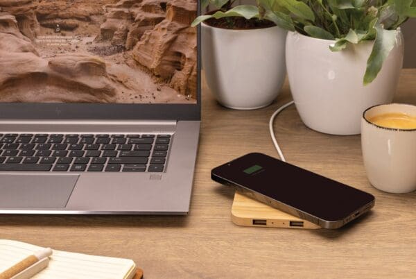 10W Wireless-Charger mit USB aus Bambus