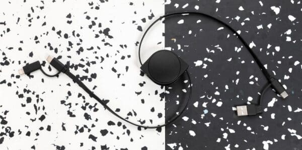 6-in-1 Kabel aus TPE und RCS Standard recyceltem Kunststoff