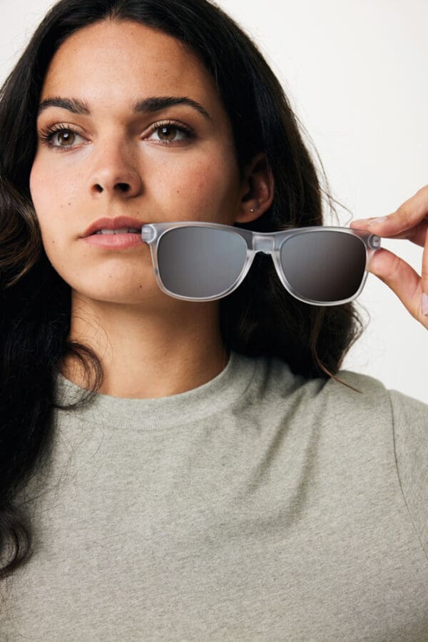 Sonnenbrille Gleam aus RCS rec. PC mit verspiegelten Gläsern