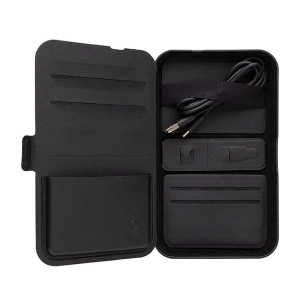 Swiss Peak Travel-Case aus RCS rec. PU mit 3-in-1-Charger