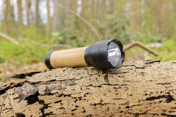 Taschenlampe Lucid 1W aus RCS recycelt. Kunststoff & Bambus