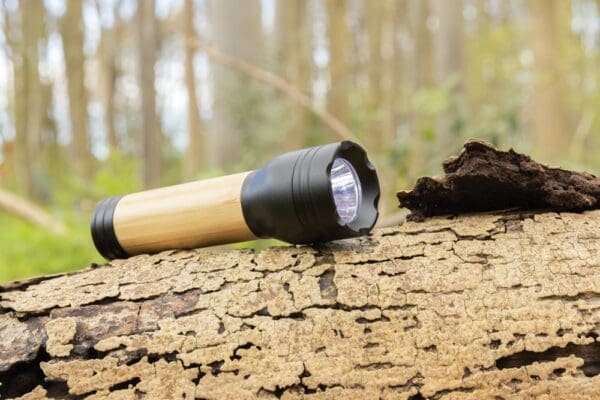 Taschenlampe Lucid 3W aus RCS recycelt. Kunststoff & Bambus