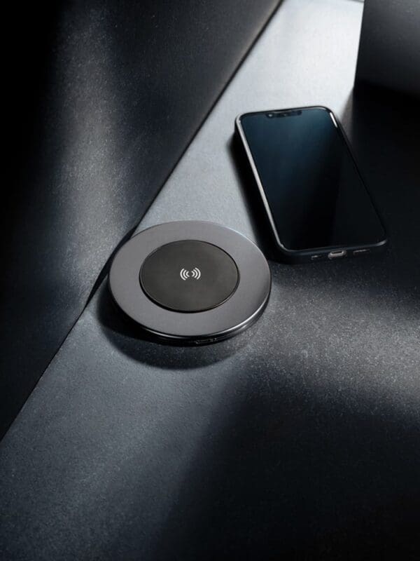 Terra 10W Wireless Charger aus RCS recyceltem Aluminium