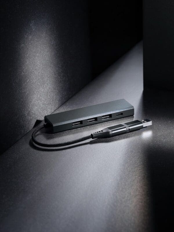 Terra Hub aus RCS recyceltem Aluminium mit 3 USB-Anschlüssen