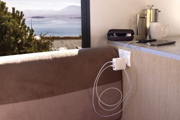 TravelCharge Pro Reiseladegerät mit USB-C aus RCS rec. ABS