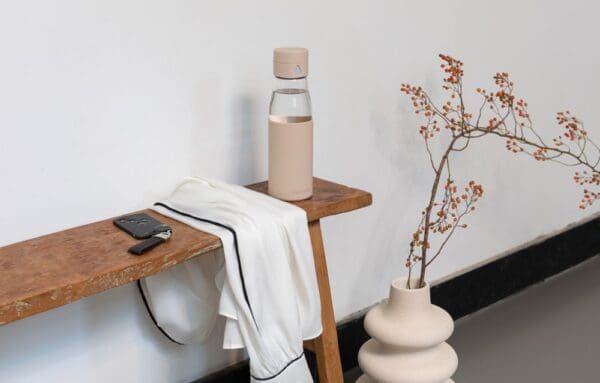 Ukiyo Trink-Tracking-Flasche aus Glas mit Hülle
