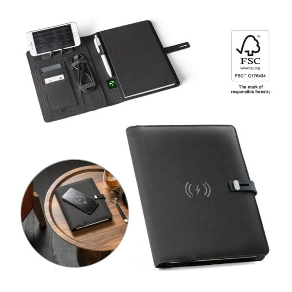 EMERGE A5 FOLDER. A5 Mappe aus 300D recyceltem Polyester (100% rPET) mit kabellosem Ladegerät