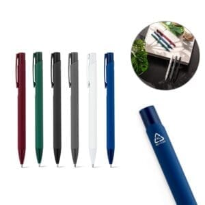 Kugelschreiber CLINT. Blauschreibender aus recyceltem Aluminium (100% rAL) mit Gummibeschichtung
