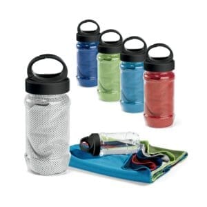 Sporthandtuch ARTX PLUS. aus Polyamid und Polyester mit Flasche (440 mL) aus PP und PET und einem integrierten Karabinerhaken am Deckel