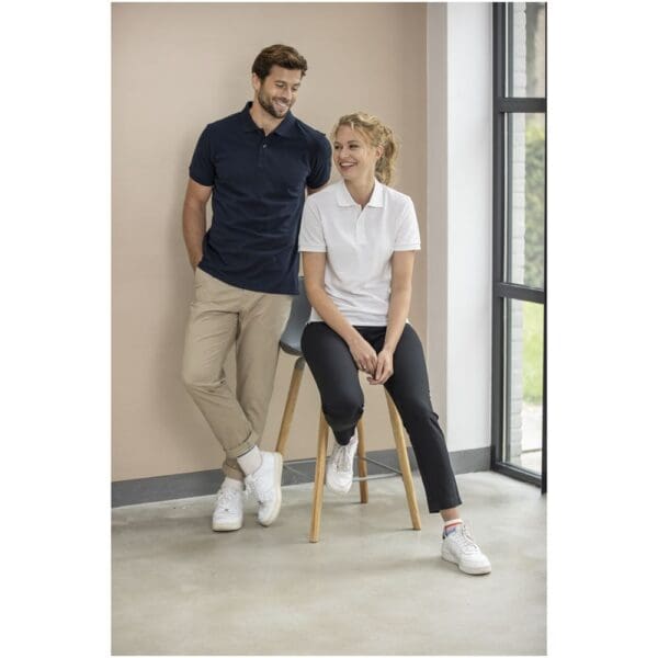 Polo Emerald Aware™ Unisex aus recyceltem Material