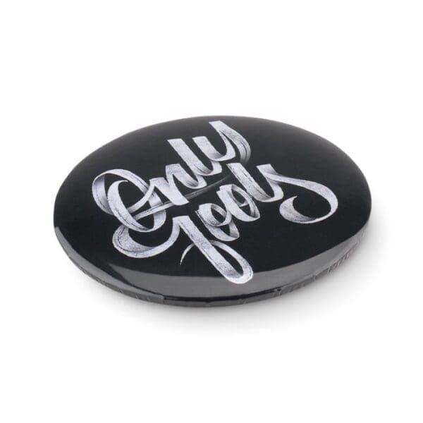 PIN OPENER - Magnet-Badge mit Kapselheber