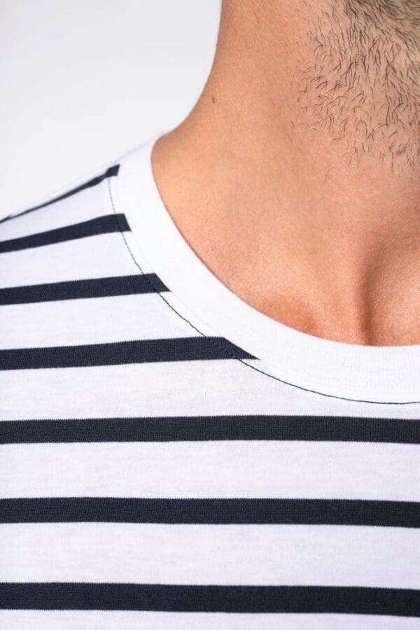 Gestreiftes Kurzarm-T-Shirt im Marine-Stil mit Tasche K378