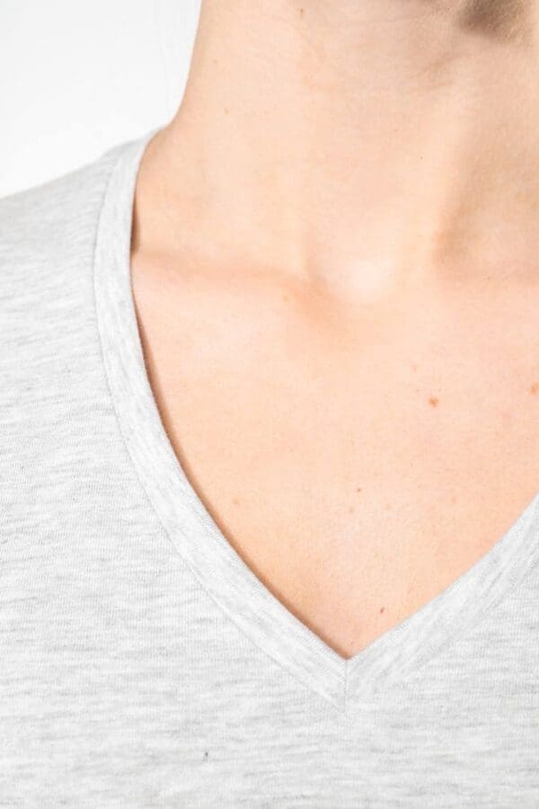 Ladies' short-sleeved V-neck T-shirt