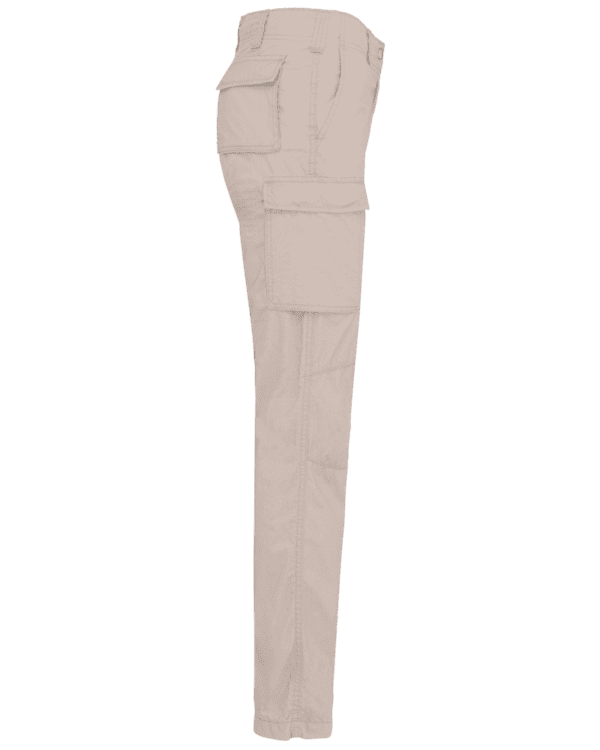 Leichte Damenhose mit mehreren Taschen K746