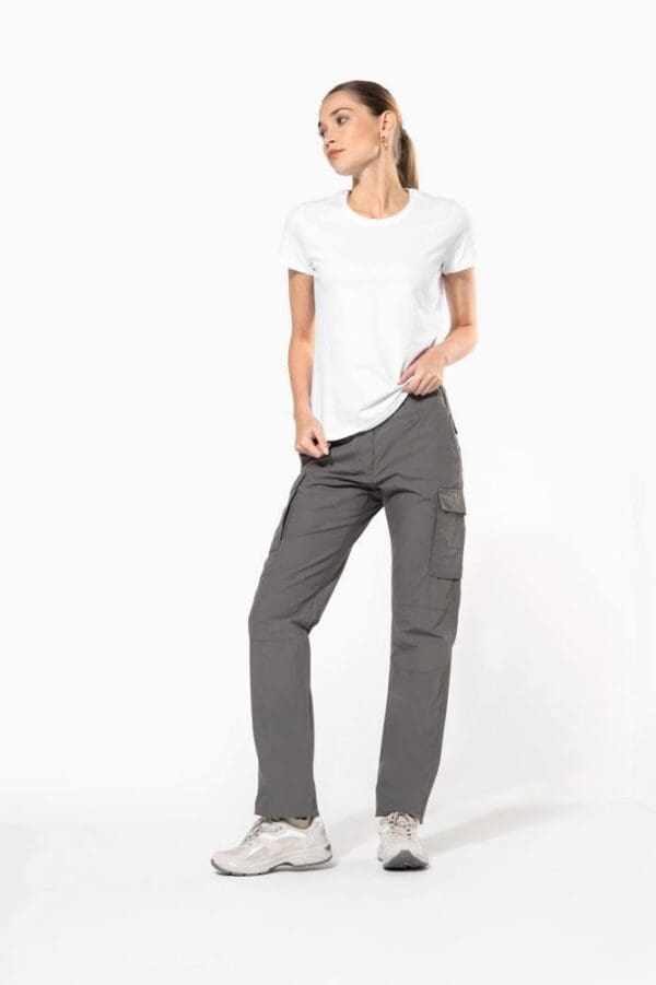 Leichte Damenhose mit mehreren Taschen K746