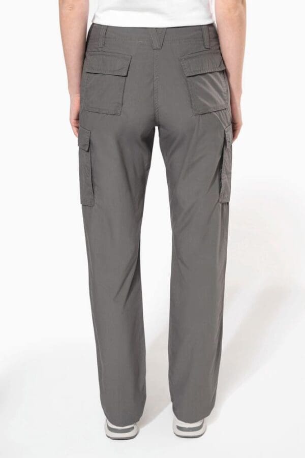 Leichte Damenhose mit mehreren Taschen K746