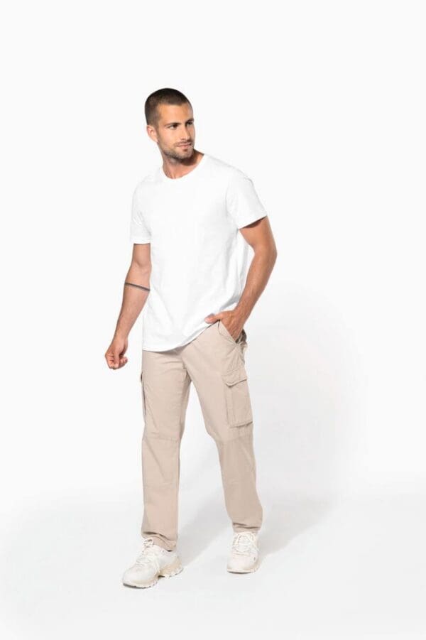 Leichte Herrenhose mit mehreren Taschen K745