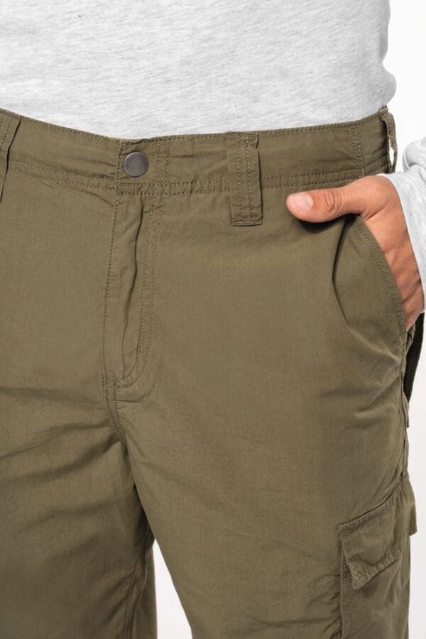 Leichte Herrenhose mit mehreren Taschen K745