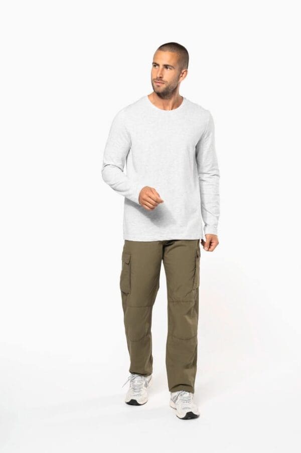 Leichte Herrenhose mit mehreren Taschen K745