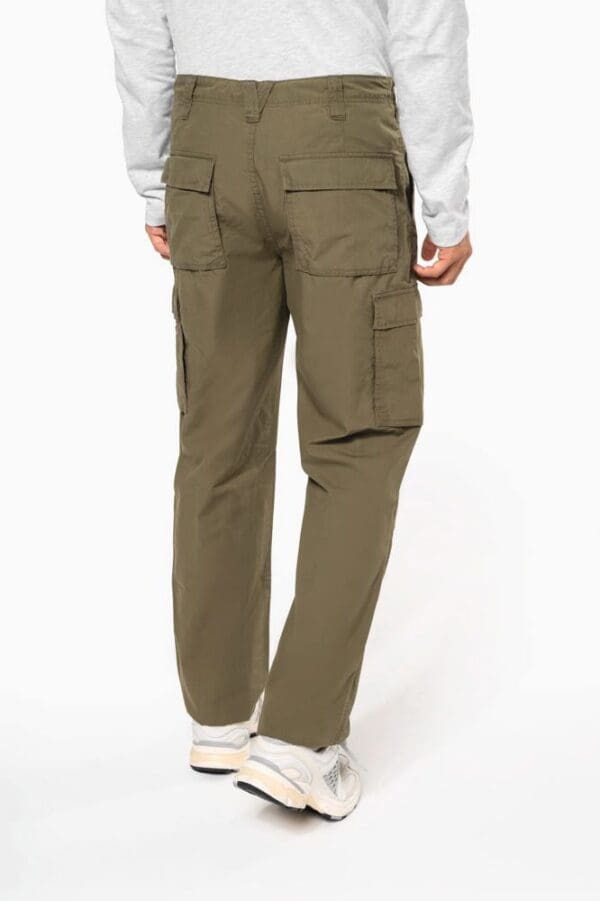 Leichte Herrenhose mit mehreren Taschen K745