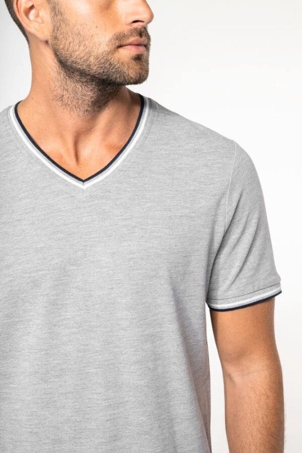 T-Shirt aus Piqué-Trikot mit V-Ausschnitt für Herren K374