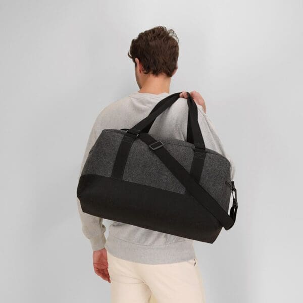 Tasche Yusof
