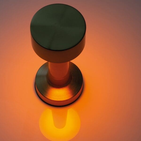 Tischlampe aus Edelstahl mit Akku