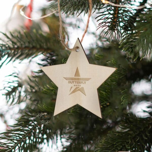 Sternförmiges Weihnachtsornament aus Holz