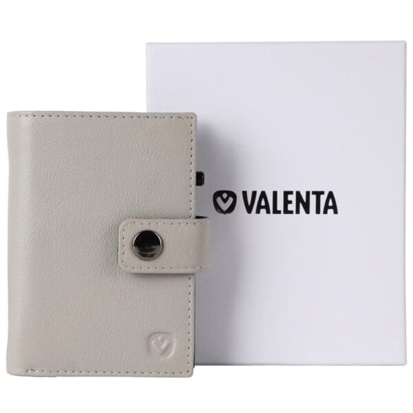 Card Wallet Leather MagSafe Luxe Off White