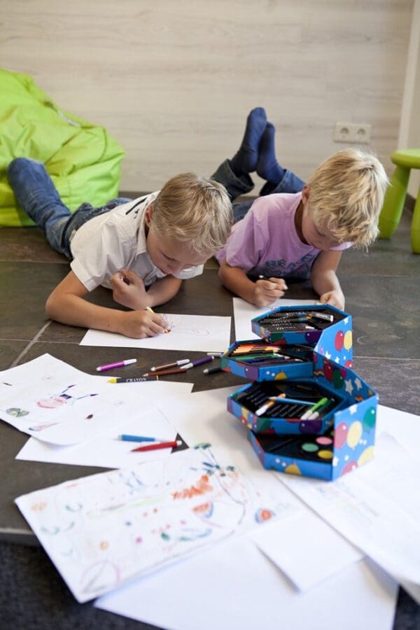 Kinderfarbbox aus Karton Kenji